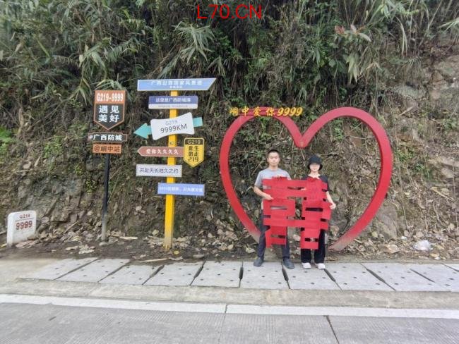 90后情侣自驾35000公里旅行结婚 万里山河见证爱意