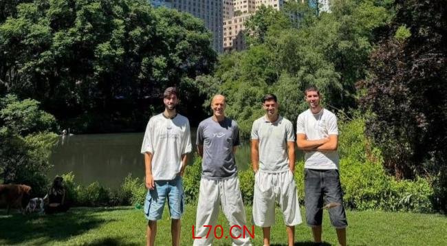 梅西3次洞穿齐达内的球门 父子同场见证历史