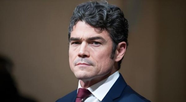 美国家反恐中心主任因反战辞职，第二天被曝遭FBI调查，指控其涉嫌泄露机密信息