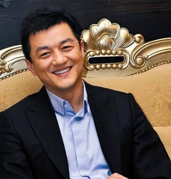 不装阔不套近乎! 李亚鹏隔空回应张雪: 现状买不起, 但我拉群
